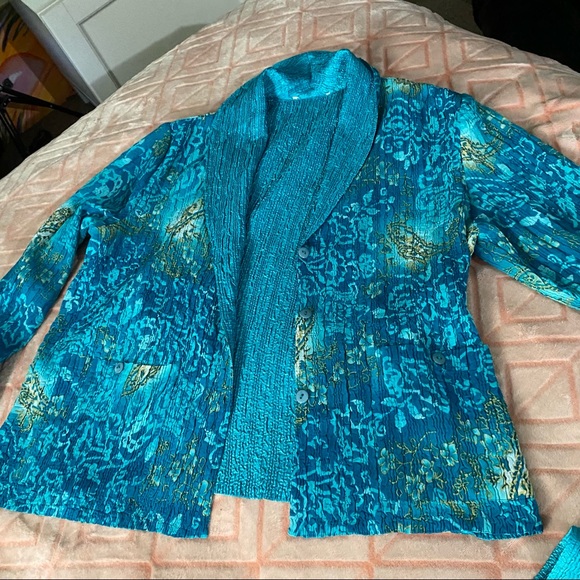 Lovely blazer & tank set - Picture 3 of 5